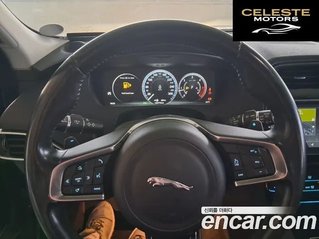 JAGUAR F-PACE 20d 2018 — photo 6 sur 17