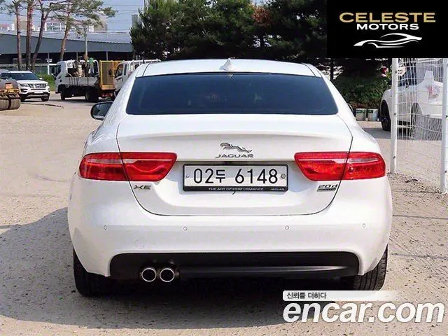 JAGUAR XE 20d AWD 2017 — photo 4 sur 26