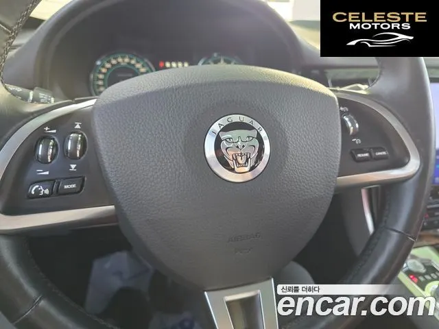 JAGUAR New XF 5.0 Premium 2012 — photo 18 sur 26