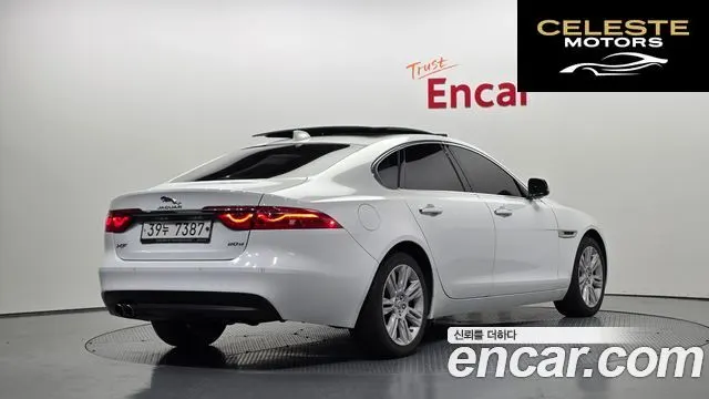 JAGUAR XF (X260) 20d 2018 — photo 2 sur 20