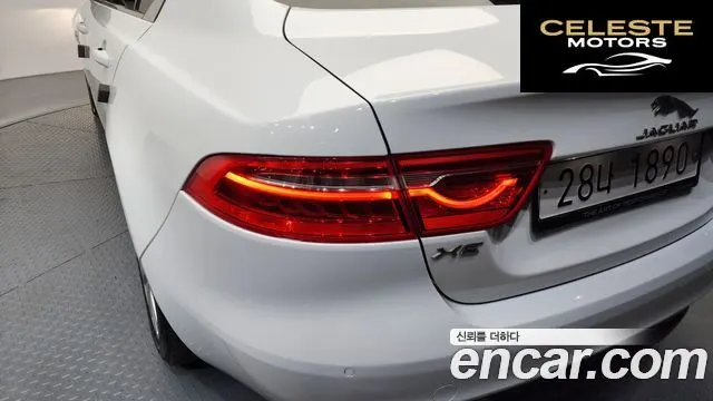 JAGUAR XE 20d 2018 — photo 9 sur 39