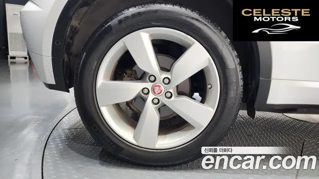 JAGUAR E-PACE P250 R-Dynamic SE 2018 — photo 5 sur 20
