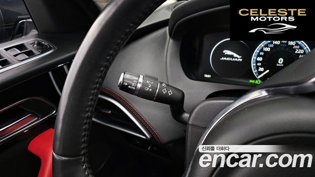 JAGUAR F-PACE 20d R-Sport 2018 — photo 22 sur 33
