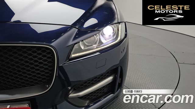 JAGUAR F-PACE 20d R-Sport 2018 — photo 8 sur 33