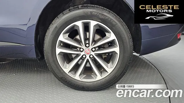 JAGUAR F-PACE 20d R-Sport 2018 — photo 7 sur 33