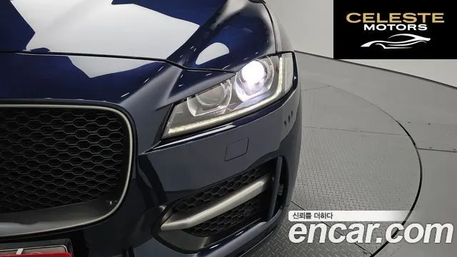 JAGUAR F-PACE 20d R-Sport 2018 — photo 8 sur 33