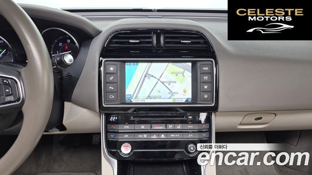 JAGUAR XE 20d 2016 — photo 14 sur 26