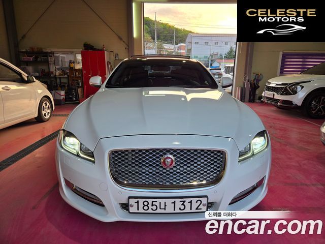 JAGUAR All New XJ 3.0D Premium Luxury SWB 2017 — photo 3 sur 26
