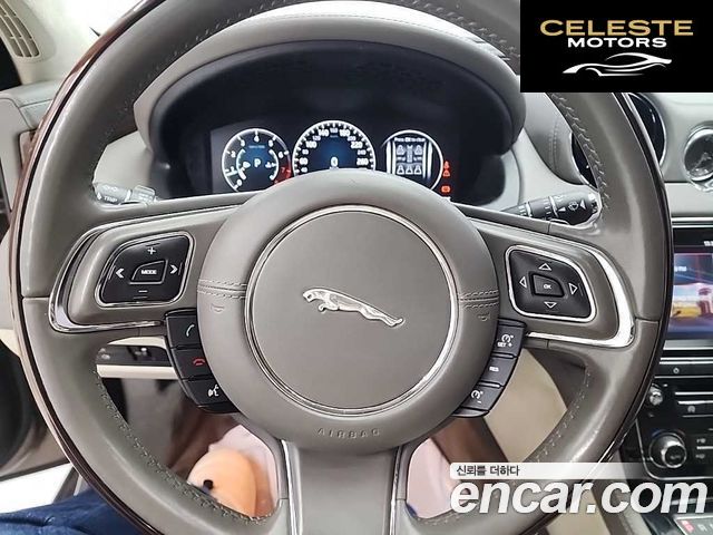 JAGUAR All New XJ 3.0 SC AWD LWB 2017 — photo 9 sur 24