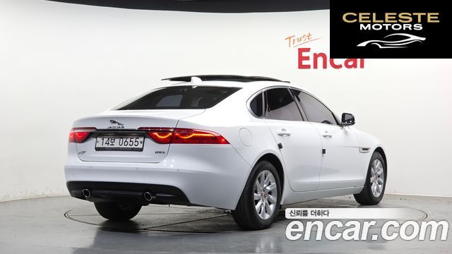 JAGUAR XF (X260) 25t 2017 — photo 2 sur 26