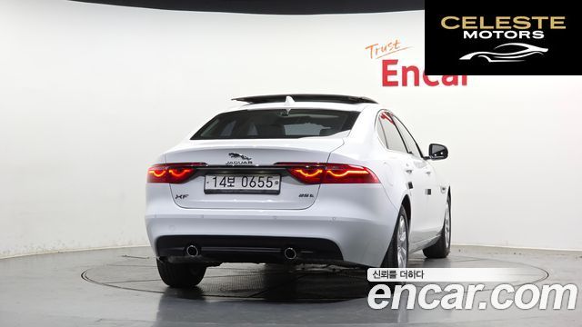 JAGUAR XF (X260) 25t 2017 — photo 4 sur 26