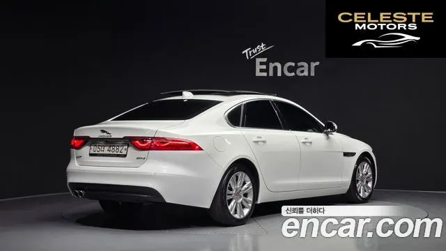 JAGUAR XF (X260) 20d 2018 — photo 2 sur 36