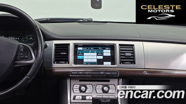 JAGUAR New XF 2.0 Luxury 2013 — photo 17 sur 20