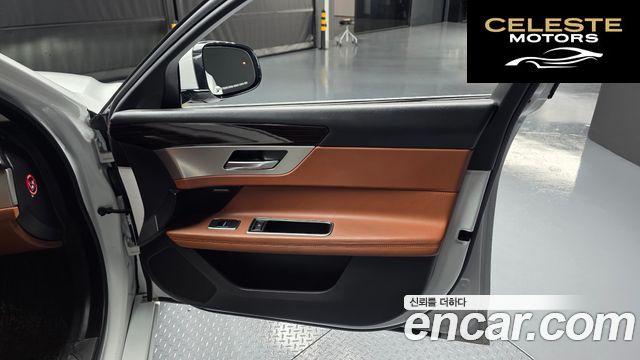 JAGUAR XF (X260) 20d 2018 — photo 14 sur 36