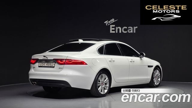 JAGUAR XF (X260) 20d 2018 — photo 2 sur 36