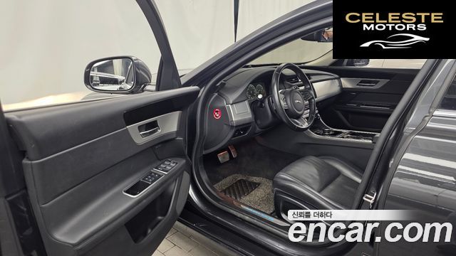 JAGUAR XF (X260) 25t AWD 2018 — photo 10 sur 20