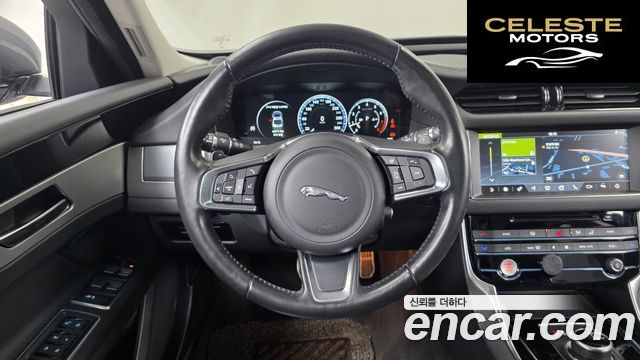 JAGUAR XF (X260) 25t AWD 2018 — photo 13 sur 20