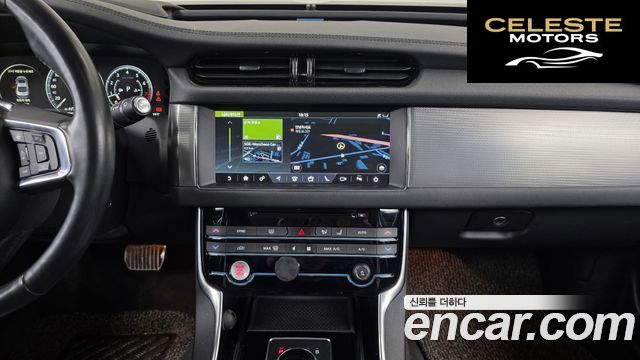 JAGUAR XF (X260) 25t AWD 2018 — photo 14 sur 20