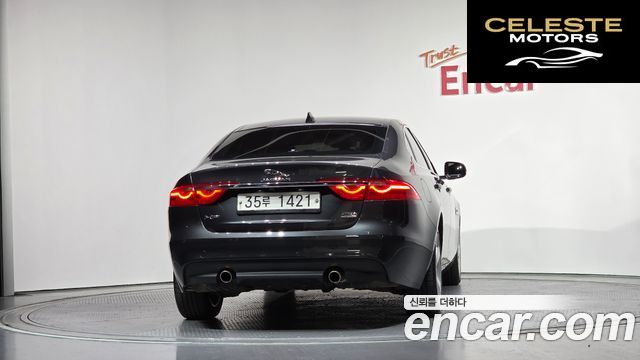 JAGUAR XF (X260) 25t AWD 2018 — photo 4 sur 20