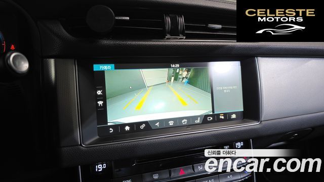 JAGUAR XF (X260) 20d 2018 — photo 14 sur 20