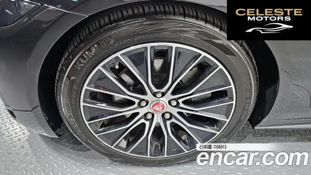 JAGUAR XE D180 R-Dynamic S 2020 — photo 7 sur 38