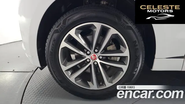 JAGUAR F-PACE 20d R-Sport 2019 — photo 4 sur 37