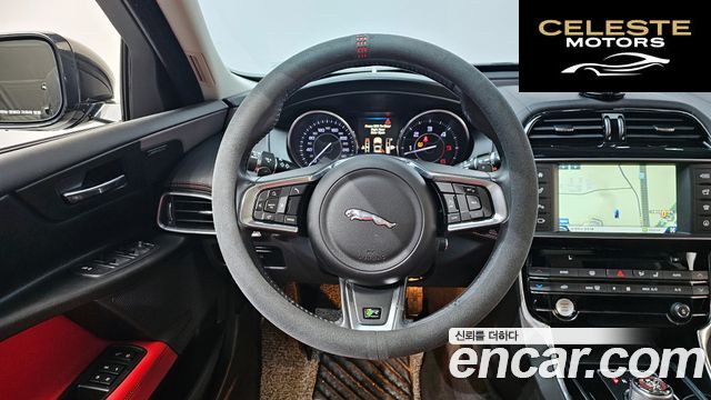 JAGUAR XE 20d RSport 2016 — photo 12 sur 26