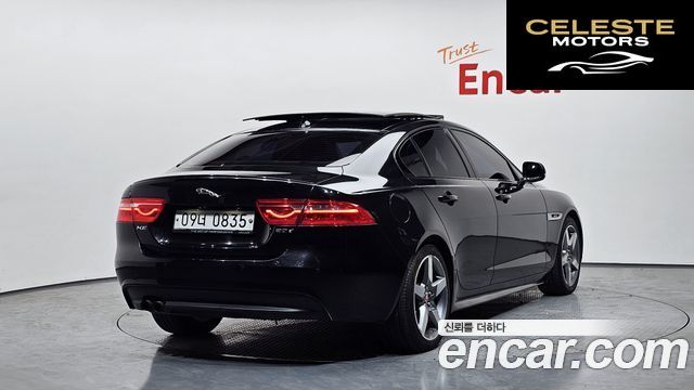 JAGUAR XE 20d RSport 2016 — photo 2 sur 26
