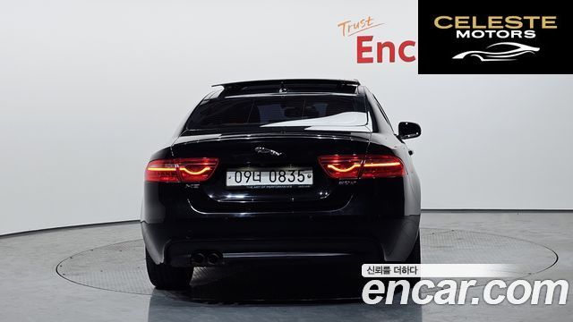 JAGUAR XE 20d RSport 2016 — photo 4 sur 26