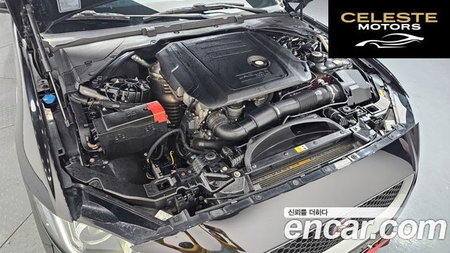 JAGUAR XE 20d RSport 2016 — photo 6 sur 26