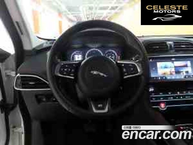 JAGUAR F-PACE 35t R-Sport 2017 — photo 6 sur 24