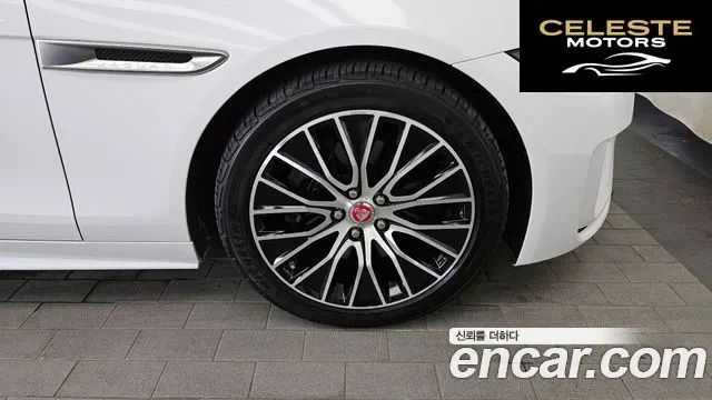 JAGUAR XE D180 R-Dynamic S 2020 — photo 7 sur 32