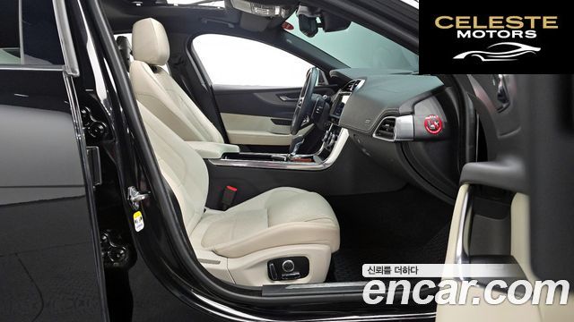 JAGUAR XE D180 R-Dynamic S 2020 — photo 16 sur 38
