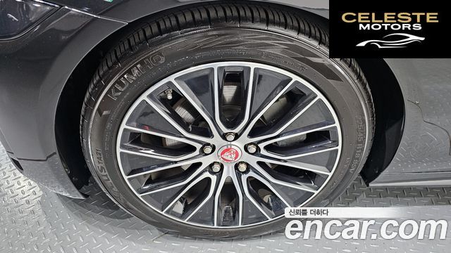 JAGUAR XE D180 R-Dynamic S 2020 — photo 7 sur 38