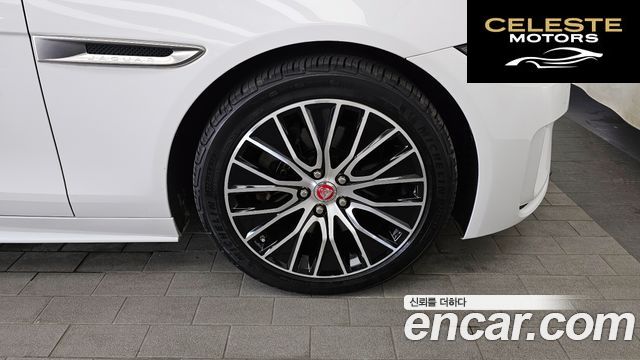 JAGUAR XE D180 R-Dynamic S 2020 — photo 7 sur 32