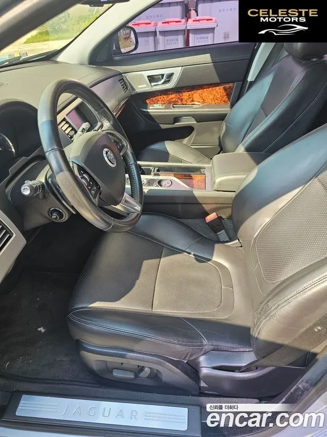 JAGUAR New XF 5.0 Premium 2012 — photo 10 sur 18