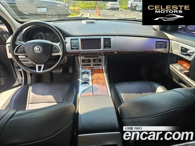 JAGUAR New XF 5.0 Premium 2012 — photo 16 sur 18