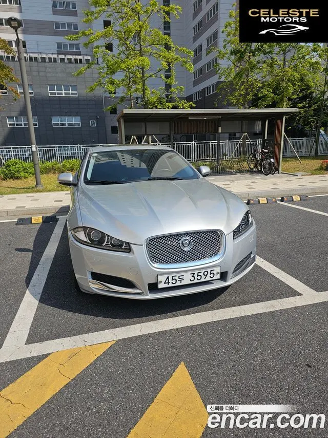 JAGUAR New XF 5.0 Premium 2012 — photo 17 sur 18