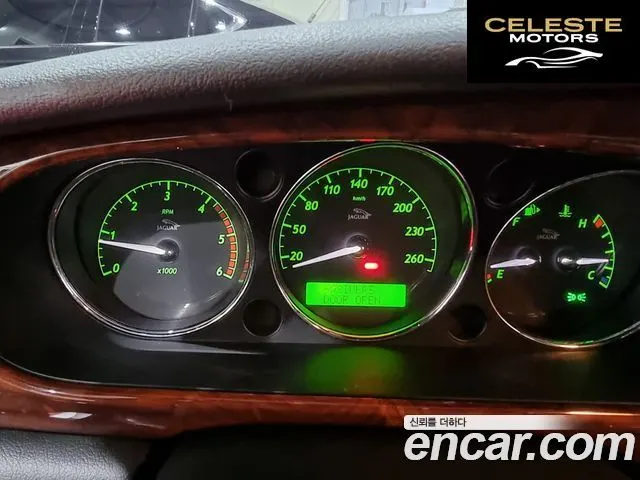 JAGUAR New XJ 2.7D SWB 2008 — photo 8 sur 26