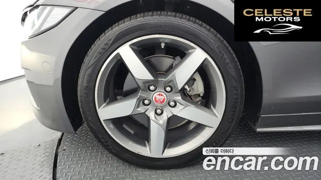 JAGUAR XE 20d RSport 2018 — photo 5 sur 34