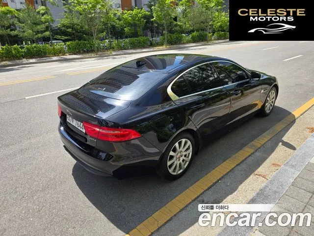 JAGUAR XE 20d 2018 — photo 8 sur 20
