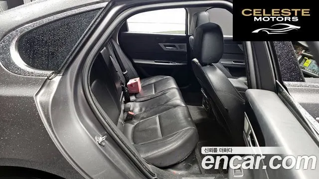 JAGUAR XF (X260) 20d 2018 — photo 11 sur 20