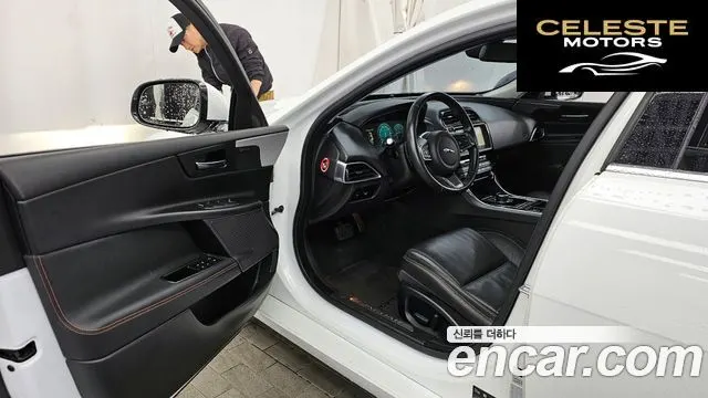 JAGUAR XE 20d 2018 — photo 13 sur 30