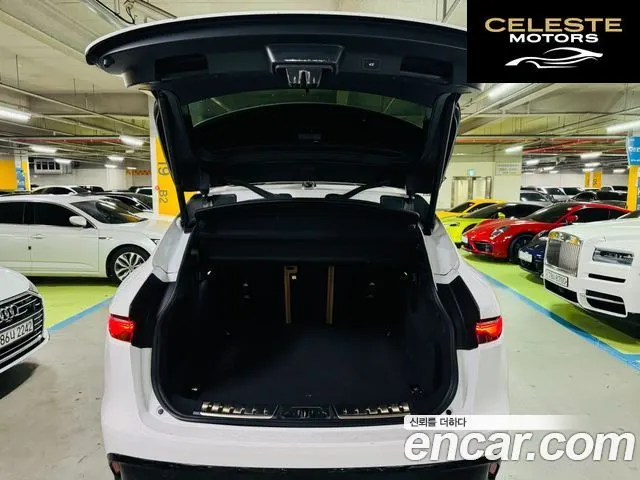 JAGUAR F-PACE D200 SE 2022 — photo 17 sur 25