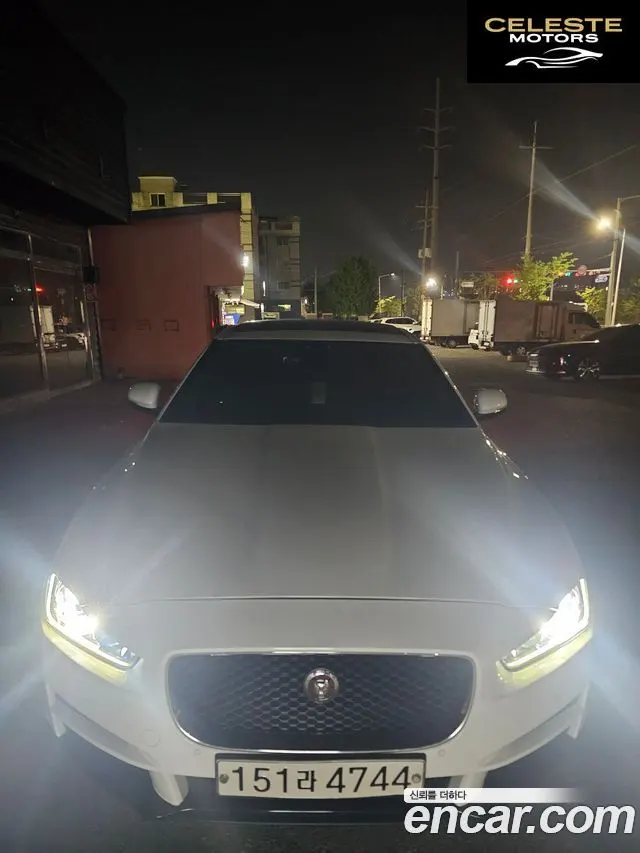 JAGUAR XE 20d RSport 2016 — photo 4 sur 14