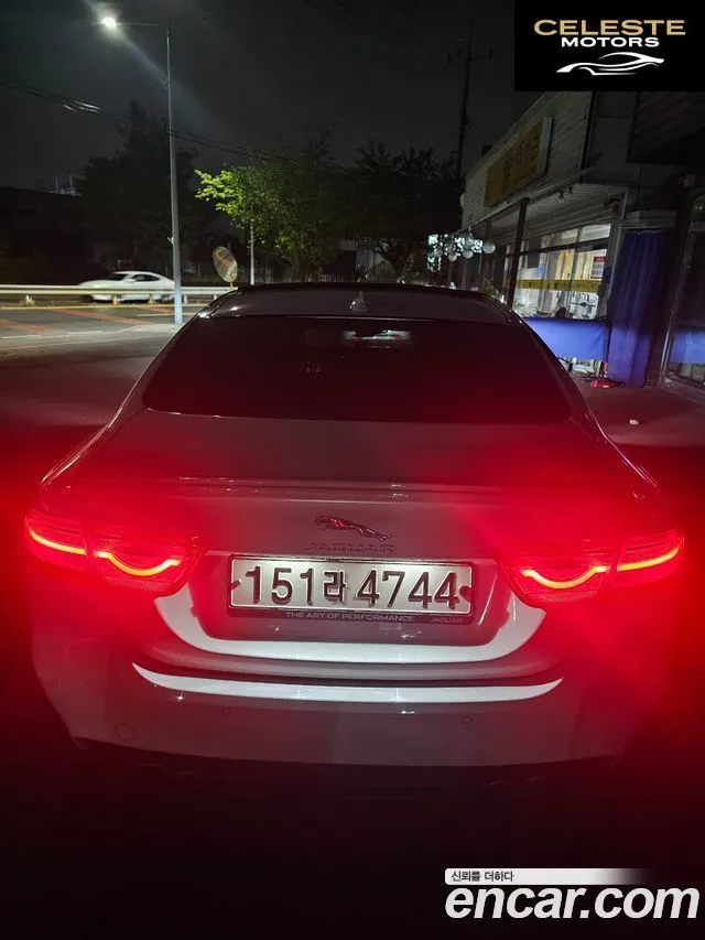 JAGUAR XE 20d RSport 2016 — photo 5 sur 14
