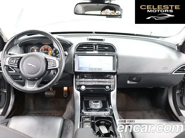 JAGUAR XE 20d AWD 2018 — photo 16 sur 26