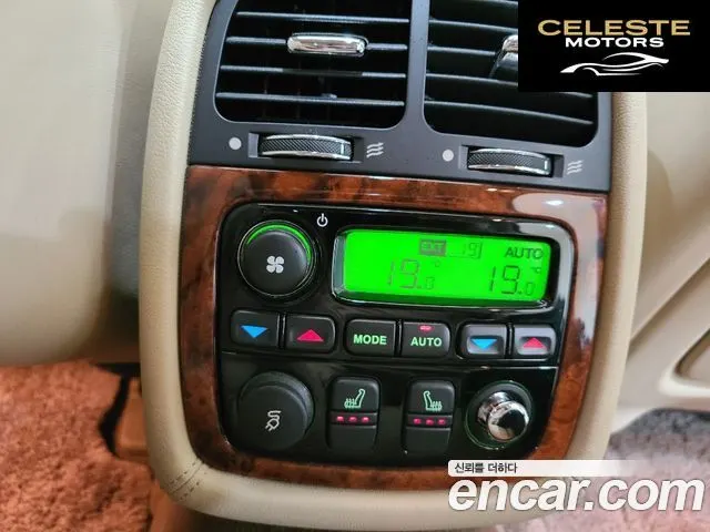 JAGUAR New XJ 4.2 V8 2008 — photo 11 sur 21