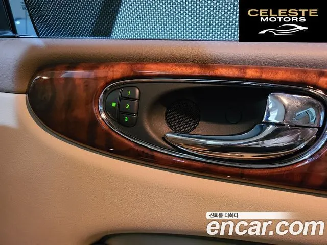 JAGUAR New XJ 4.2 V8 2008 — photo 12 sur 21