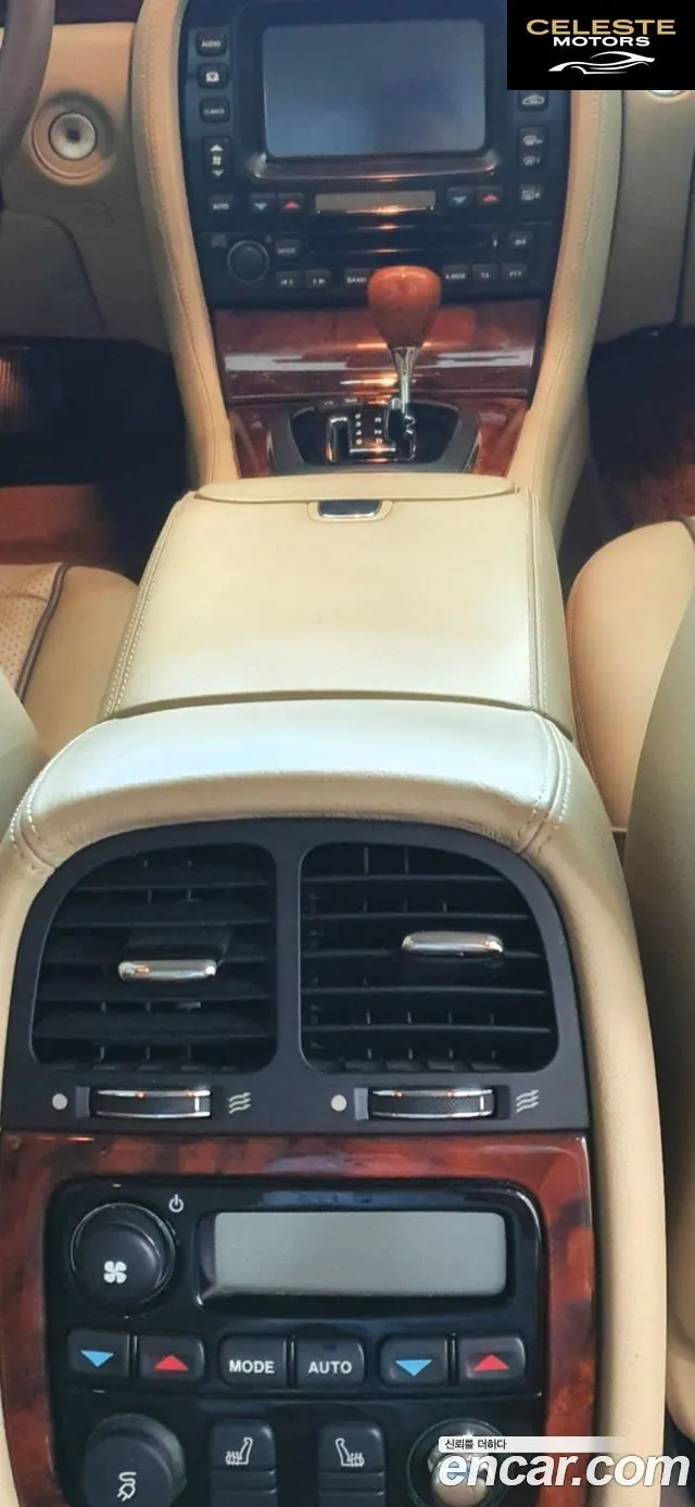 JAGUAR New XJ 4.2 V8 2008 — photo 14 sur 21
